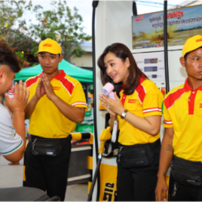 Tela Khmer Ambassador Ouk Sokunkanha Meets Fans at Tela Khmer Kampong Chhnang  
